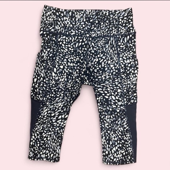 Athleta Pants - Athleta Up For Anything Cropped Leggings Navy Print | M | UPF 50+ | POCKETS!